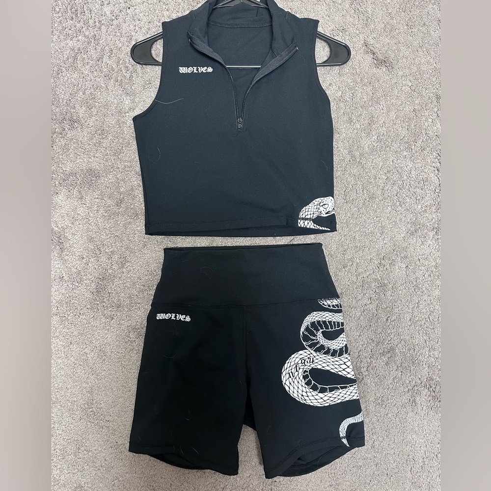 Darc Sport Sleeveless Top & Shorts Set w/ Snake Design